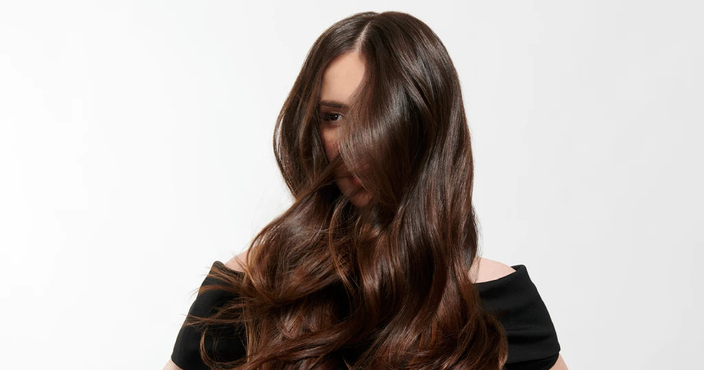 Schluss mit plattem Haar: 5 bewährte Wege zu mehr Volumen